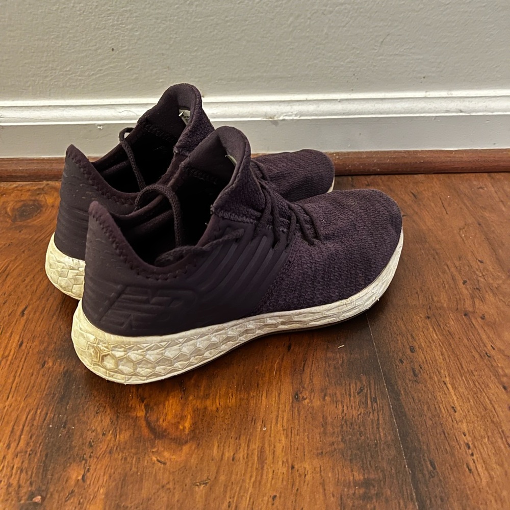 8.5 purple new balance tennis shoes